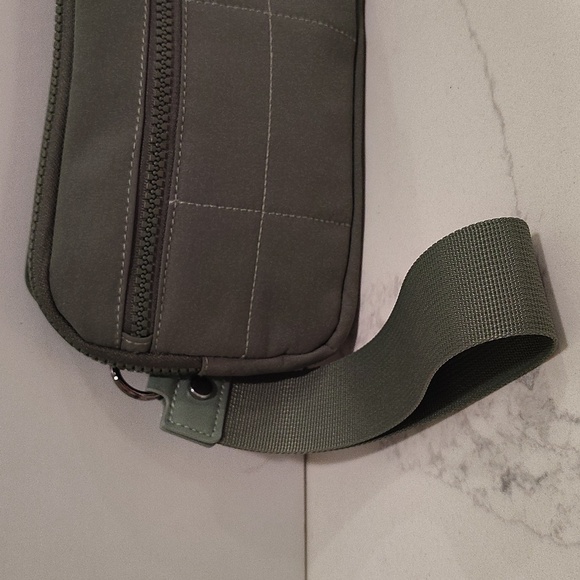 Olive Green Clutch with Detachable Canvas Strap Multiple Pockets - Picture 2 of 12